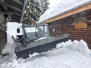Der Schnee wird weggeräumt. (Bild: Philipp Ruggli)