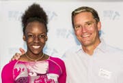 Ein eingespieltes Team: Leichtathletin Yasmin Giger und Pate Sven Matthison, Lizenznehmer der McDonald’s-Filiale St. Gallen. (Bild: PD)