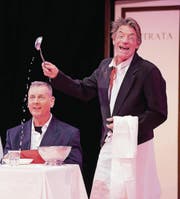 Schelmischer Kellner: Gaston Häni findet sich selber lustig. (Bild: pd)