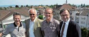 Fototermin auf dem Turm des alten Feuerwehrdepots mit Blick auf die Stadt: Primarschulpräsident Hanspeter Heeb, Berater Christoph Tobler, Sekundarschulpräsident Walo Bohl und Stadtpräsident David H. Bon. (Bild: Markus Schoch)