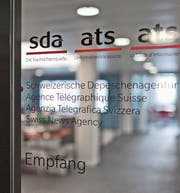 Die SDA-Redaktion droht mit einem Warnstreik. (Bild: Gaëtan Bally/Keystone (Bern, 30. Mai 2012))
