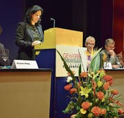 Vizepräsidentin Martina Pfiffner leitet durch die Generalversammlung. (Bild: Samuel Koch)