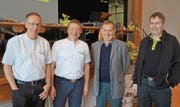 Präsident Ernst Graf ehrte Alfred Stricker, Ruedi Hohl und Hans Brülisauer. (Bild: mbr)