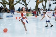 Die jüngeren Mitglieder des Eislaufvereins eröffnen die Show mit einer Kür zu Musik aus dem Disney-Hit «High School Musical». (Bild: Corina Tobler)
