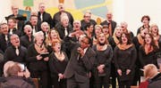 Der Corale Santa Cecilia überzeugte auch bei den Adventskonzerten mit Gospelstar Malcolm Green. (Bilder: zVg)