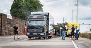 Letzte Vorbereitungen für die Motocross-WM-Rennen (Bild: Andrea Stalder)