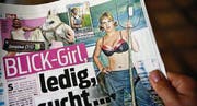 Sereina Alig posierte zweimal erotisch mit der Mistgabel im «Blick». (Bild: Reto Martin)