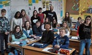 Schulprojekt für einen guten Zweck: Die 6. Klasse Buchserbach mit Klassenlehrer Alberto Söylemez. (Bilder: Armando Bianco)