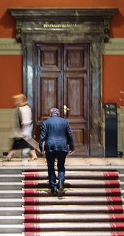 Nicht nur Politiker haben Zutritt zum Parlament. (Bild: ky/Peter Schneider)