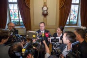 Regierungsrat Walter Schönholzer und Regierungspräsidentin Carmen Haag geben im Fall Hefenhofen den Medien Auskunft. (Bild: Keystone)
