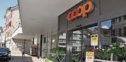 Das Geschäft an der Gossauerstrasse muss modernisiert werden. Bei Coop macht man sich deshalb Gedanken über einen Neubau an anderer Stelle. (Bilder: eg)