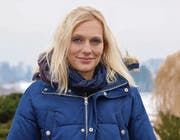Eine hübsche junge Frau: So sieht Annette Fetscherin ohne ihre Eishockey-Ausrüstung aus. (Bilder: Daniela Ebinger)