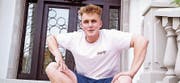 Jake Paul (20) ist ebenfalls ein Social-Media-Star und wurde wegen des von ihm verursachten Aufruhrs angezeigt. (Bild: Screenshot)
