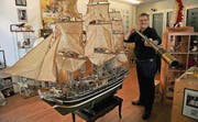 Leidenschaftlicher Sammler: Edi Spengler im Museum des Bounty-Clubs Schweiz. (Bild: Reto Martin)