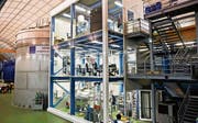 Der Xenon-Tank des «Dunkle-Materie-Detektors» im Untergrundlabor des Gran-Sasso-Instituts. (Bild: PD)