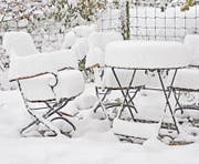 Schnee ist wichtig als Frostschutz für unsere Pflanzen und als Dekorationselement unseres Gartens. (Bild: Bert Stankowski)