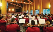 Sie sind bereit für Chur. Das zeigte der Musikverein Kradolf-Schönenberg unter der Leitung von Stefan Roth am Donnerstagabend. (Bild: Raffael Müller)