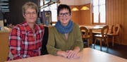 Service- und Küchenhilfe Regina Klaus und Wirtin Irene Fehr in der Gaststube des «Alpenblicks», wo sie ab Anfang November Gäste bewirten. (Bild: Evi Biedermann)