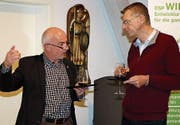Der Wiler Stadtrat Daniel Meili (links) und der Rickenbacher Gemeindepräsident Ivan Knobel im angeregten Gespräch.