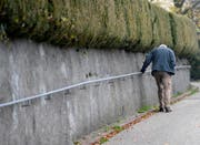 Die AHV ist bereits in den Roten Zahlen - das Stimmvolk hat Angst vor einer weiteren finanziellen Belastung. (Bild: Keystone)