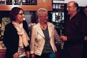 Die Präsidentin der FDP Grub, Susanne Lutz, mit Uschi und Niklaus Tobler. (Bild: Patrik Kobler)