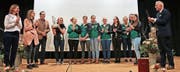 Silber an den Schweizer Meisterschaften, nun Sportlerpreis Gruppe: das Kleinfeld-Gymnastikteam des TV Buchs. (Bilder: Robert Kucera)