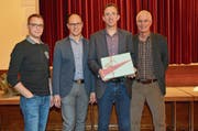 Simon Seelhofer, Präsident FDP der Gemeinde Kirchberg, Marc Mächler, Regierungsrat, Roman Habrik, ab 1. Januar Gemeindepräsident, und Christoph Häne, bis Ende 2016 Gemeindepräsident, von links. (Bild: Beat Lanzendorfer)