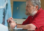«Ein Verkaufsgenie» sei er, sagt Kunstmaler Willi Oertig unbescheiden. Am Freitag ist er Gast bei Jürg Niggli. (Bild: pd)