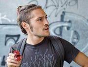 Schreibt mit hoher Drehzahl: Flurin Jecker, Jahrgang 1990. (Bild: Janis Maus Marti/PD)