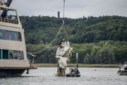 Die Propellermaschine vom Typ Piper Malibu war in der vergangenen Woche mit zwei Menschen an Bord nahe der Insel Mainau ins Wasser gestürzt. (Bild: A9999/_KOHLS (DPA SDMG))