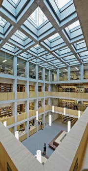 Der letzte grosse Schritt der Ostschweizer Fachhochschulen: Der Umzug der FHS St. Gallen in den Neubau. (Bild: Hanspeter Schiess)