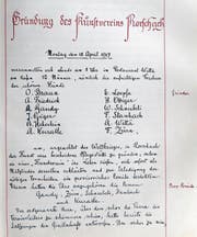 Das Gründungsdokument (links) des Kunstvereins Rorschach aus dem Jahr 1917. Die zwölf aufgelisteten Namen der Gründungsmitglieder sind gut erkennbar. Jahrelang wurde um die Anschaffung eines Epidiaskops gerungen, denn es kostete stattliche 3000 Franken. (Bilder: zVg)