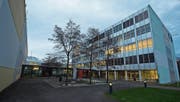 Mit Praxisnähe und familiärer Atmosphäre schafft die Interstaatliche Hochschule für Technik NTB im Studierendenranking den 1. Platz. (Bild: Urs Jaudas)