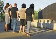 Patrica Fischer, Daniel Hausammann, Daniel Gemperli, Stadträtin Madeleine Rickenbach und Barbara Zahner (v. l.) sind nebst Gallus Frei und dem Kulturbeauftragten Andreas Müller im OK der Kulturnacht 2018. (Bild: PD)