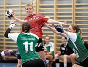 Die Kreuzlingerin Katja Sivka (Mitte) setzt sich gegen Herzogenbuchsees Fabienne Bircher (links) und Laura Bieri durch. (Bild: Mario Gaccioli)