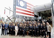 Präsidentengattin Michelle Obama (Mitte) hat sich gerne vor und im US-Pavillon an der Expo in Mailand ablichten lassen. (Bild: Antonia Calanni/AP (Mailand, 18. Juni 2015))