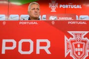 Nationaltrainer Vladimir Petkovic könnte sein Team dazu anhalten, mit einer defensiven Taktik in die Partie zu gehen. (Bild: JEAN-CHRISTOPHE BOTT (KEYSTONE))