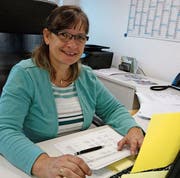 Bei der Arbeit in Sirnach: Conny Suter hilft Menschen aus der Schuldenfalle. (Bild: PD)