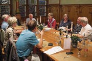 Der English Club mit seiner Präsidentin Vicky Bodmer (4. v. r.) beim gemeinsamen Abendessen. (Bild: PD)