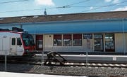 Die Bahnstrecke von Biel und Delsberg soll nicht mehr an der schweizerisch-französischen Grenze enden. (Bild: Tobias Gafafer)