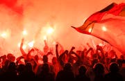Der 23-jährige Herisauer habe sich mit seinem grossen Nachschub an Pyrotechnik in der Szene einen Namen machen wollen. (Symbolbild) (Bild: Keystone)