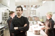 Andreas Caminada in seinem Restaurant auf Schloss Schauenstein in Fürstenau. (Bild: Keystone/Archiv)