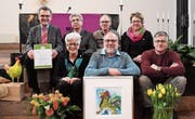 Die Umweltkommission «Grüner Güggel» besteht aus Hans Diezi (Präsident Kirchenvorsteherschaft), Giuseppe Palmisano (Mesmer), Hans Hard-egger (Leiter Bibelgruppe), Heidi Walser (Umweltbeauftragte und Leiterin des Teams «Grüner Güggel»), Brigitte Schildknecht (Protokollführerin), Urs Hungerbühler (Kirchbehördenmitglied), Angelo Lorandi (Sicherheitsbeauftragter und Leiter Biodiversität). (Bild: Yvonne Aldrovandi-Schläpfer)