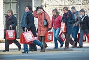 Ruf nach Gleichstellung beim Frauenumzug in St. Gallen anlässlich des Equal Pay Day im März 2012. (Bild: Urs Bucher)