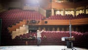 Zuschauerraum im Theater St. Gallen: Die Bestuhlung soll bequemer werden, bleibt aber aufgrund der Stufenkonstruktion gleich angeordnet. (Bild: Ralph Ribi)
