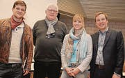 Uneins über die Durchsetzungs-Initiative: Florian Sieber (Juso), Felix Meier (SP), Diana Gutjahr und Lukas Reimann (beide SVP). (Bild: Christof Lampart)