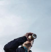 Jeder fünfte Schweizer trinkt zu viel Alkohol. (Bild: Benjamin Manser (St. Gallen, 21. Oktober 2017))