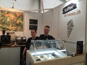 Martin Peterer, Geschäftsinhaber der Gelateria Passione aus Erlen, musste heute Morgen die Glacé ersetzen. Vandalen sorgten für einen Stromausfall und die Glacés schmolzen. (Bild: pd)