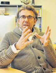 Der langjährige Schulleiter Rolf Schönenberger in seinem Büro in der Sekundarschule Bürglen. (Bild: Mario Testa)