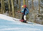 In der Wintersportwoche lernen Kinder neben dem Skifahren auch soziales Zusammenleben und Kameradschaft. (Archivbild: Susann Basler)